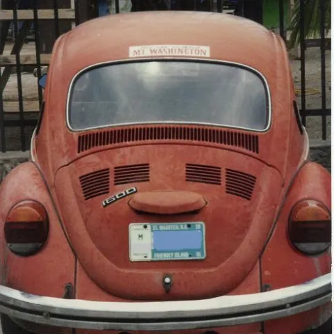 a car parked on the side of a building