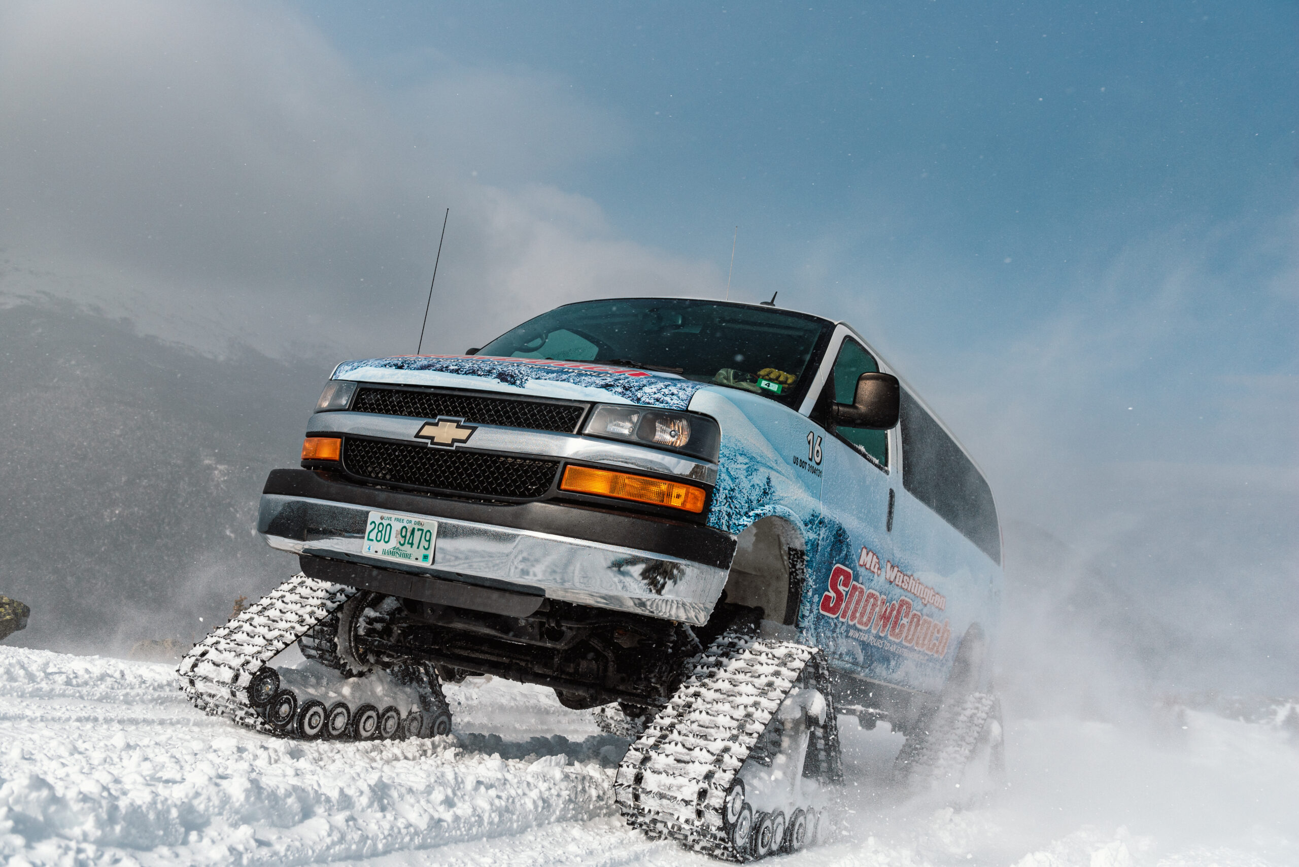 Summit Expedition Snowcoach Tour | Great Glen Trails
